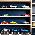 미니카 트랙 보관법 - **Prompt:** A well-organized hobby room corner, bathed in soft, natural light filtering through a wi...